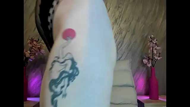 Rayanablackandwhite online show from 9, 4, 2026