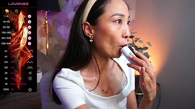 Snapshot of 1reisatumi_ chatting on 23, 10, 2025 1reisatumi online show from 23, 10, 2025