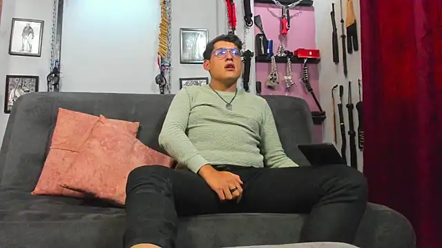 dom2travelersss online show from 8, 3, 2025