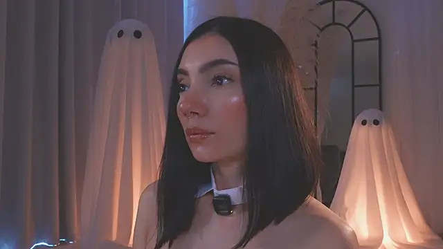 AmyArmstrong online show from 28, 10, 2025