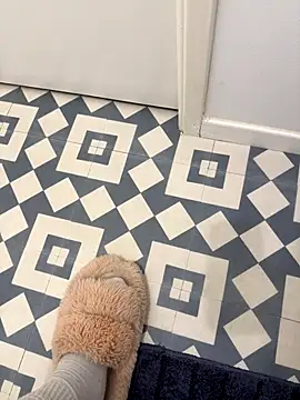 whose17 online show from 21, 11, 2025