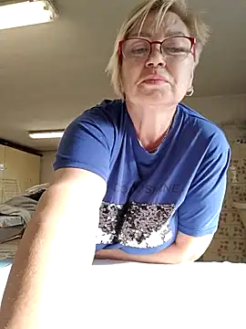 Snapshot of LindaL chatting on 17, 11, 2025 LindaL online show from 17, 11, 2025