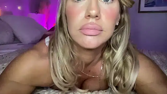 Snapshot of Fitnessbabe69 chatting on 11, 3, 2025 Fitnessbabe69 online show from 11, 3, 2025