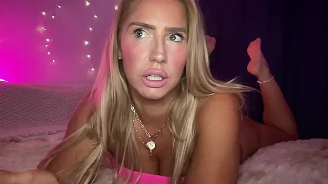 Snapshot of Fitnessbabe69 chatting on 21, 10, 2025 Fitnessbabe69 online show from 21, 10, 2025