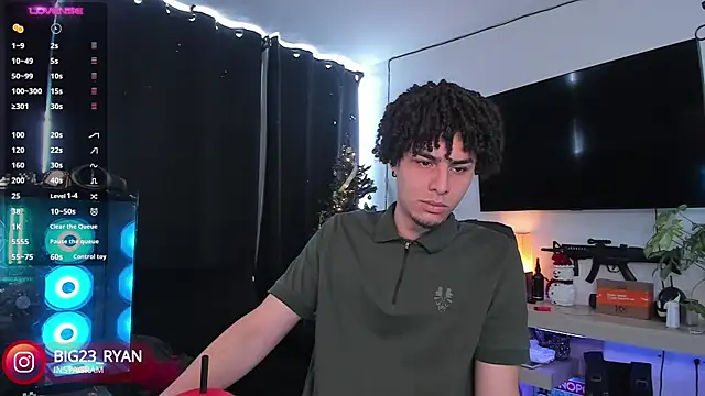 Snapshot of bigryann23 chatting on 24, 12, 2024 bigryann23 online show from 24, 12, 2024