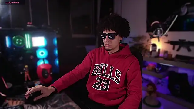 Snapshot of bigryann23 chatting on 5, 1, 2025 bigryann23 online show from 5, 1, 2025