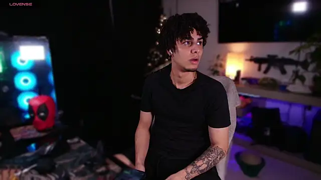 Snapshot of bigryann23 chatting on 11, 1, 2025 bigryann23 online show from 11, 1, 2025