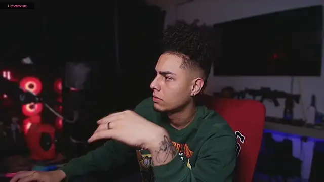 Snapshot of bigryann23 chatting on 2, 2, 2025 bigryann23 online show from 2, 2, 2025