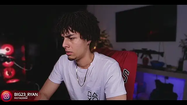 Snapshot of bigryann23 chatting on 14, 2, 2025 bigryann23 online show from 14, 2, 2025