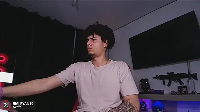 Snapshot of bigryann23 chatting on 7, 3, 2025 bigryann23 online show from 7, 3, 2025