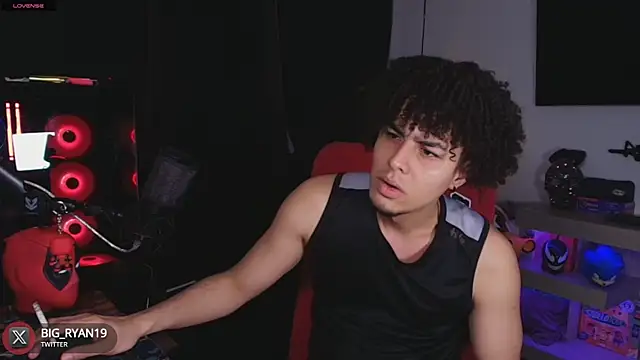 Snapshot of bigryann23 chatting on 8, 3, 2025 bigryann23 online show from 8, 3, 2025