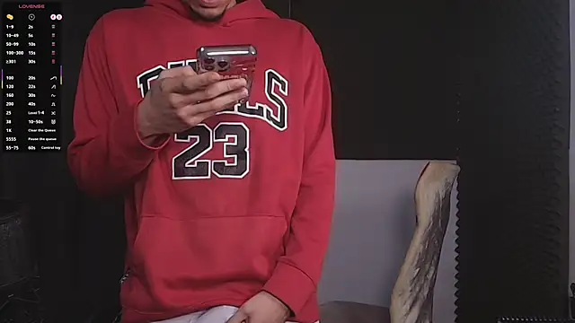 Snapshot of bigryann23 chatting on 10, 10, 2025 bigryann23 online show from 10, 10, 2025