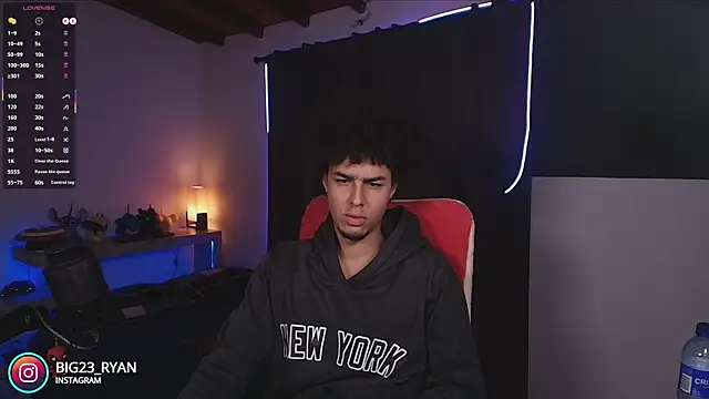 Snapshot of bigryann23 chatting on 11, 10, 2025 bigryann23 online show from 11, 10, 2025