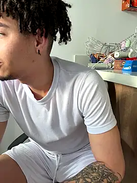 Snapshot of bigryann23 chatting on 2, 11, 2025 bigryann23 online show from 2, 11, 2025